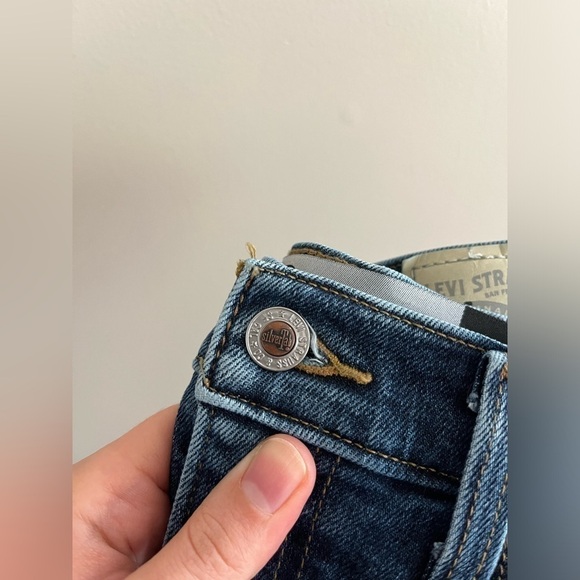 Levi’s Silver Tab Dark Wash High Rise Mom Jeans - Picture 5 of 8